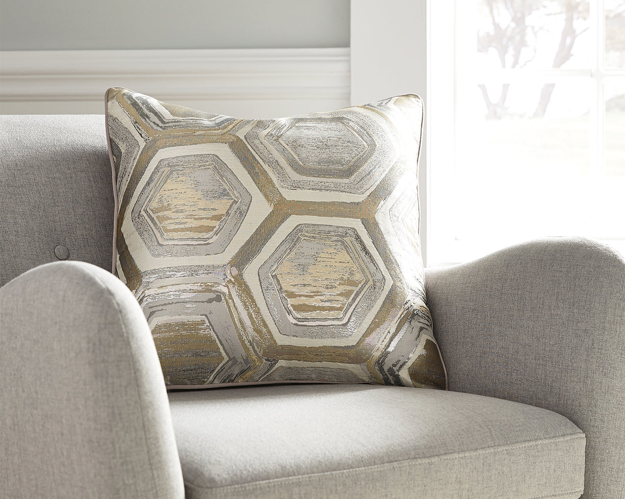 The Furniture Outlets - Ashley Furniture - Meiling Pillows - Pillow (4/CS) / Metallic - A1000480