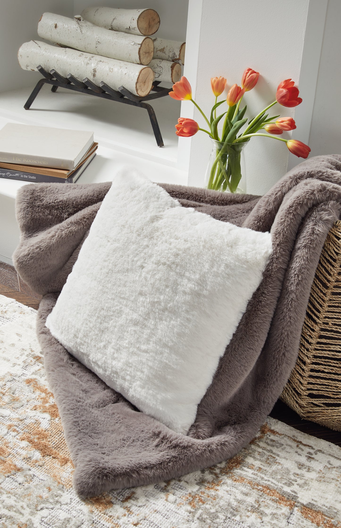 The Furniture Outlets - Ashley Furniture - Gariland Pillows - Pillow / White - A1000863P