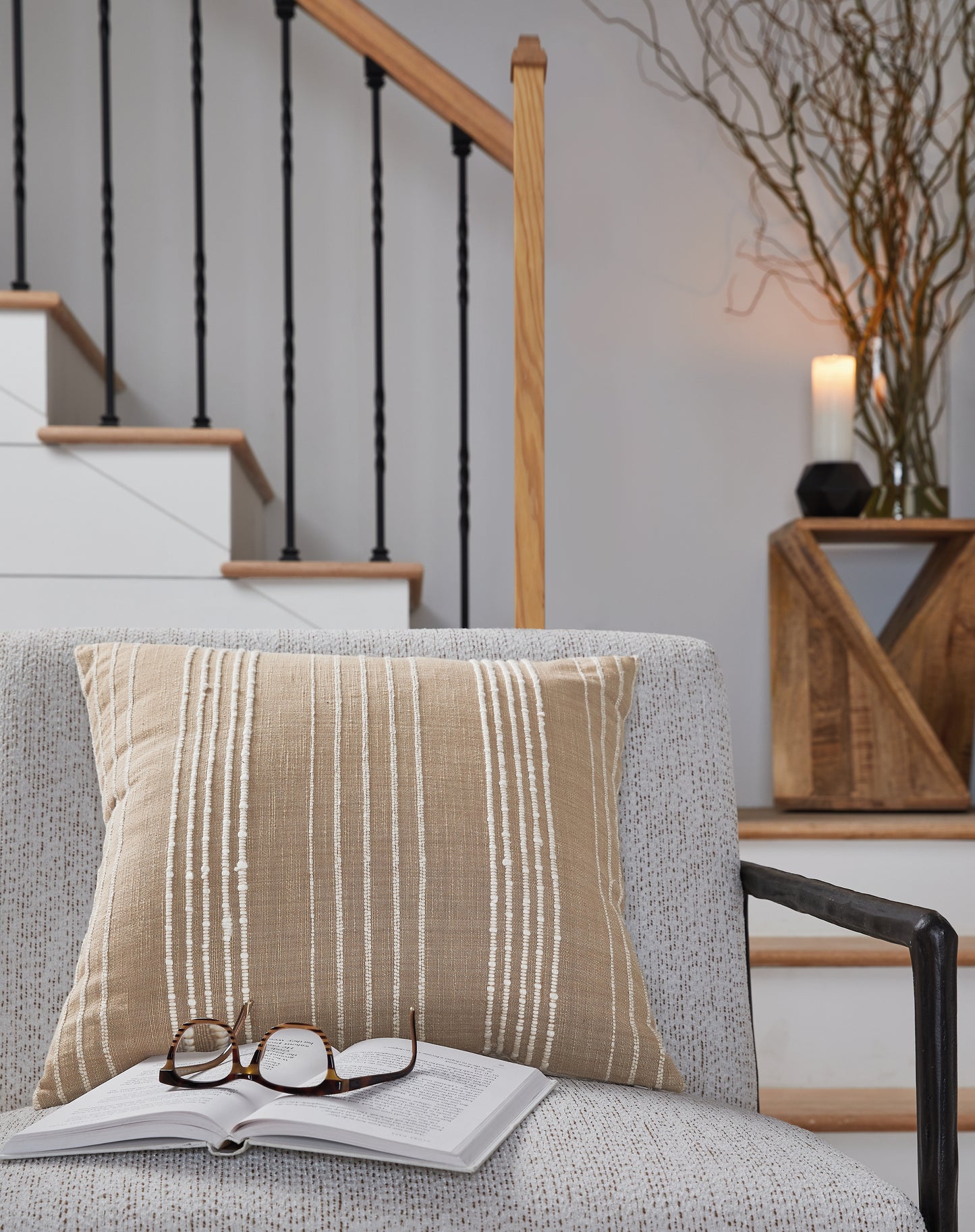The Furniture Outlets - Ashley Furniture - Benbert Pillows - Pillow / Tan/White - A1000958P
