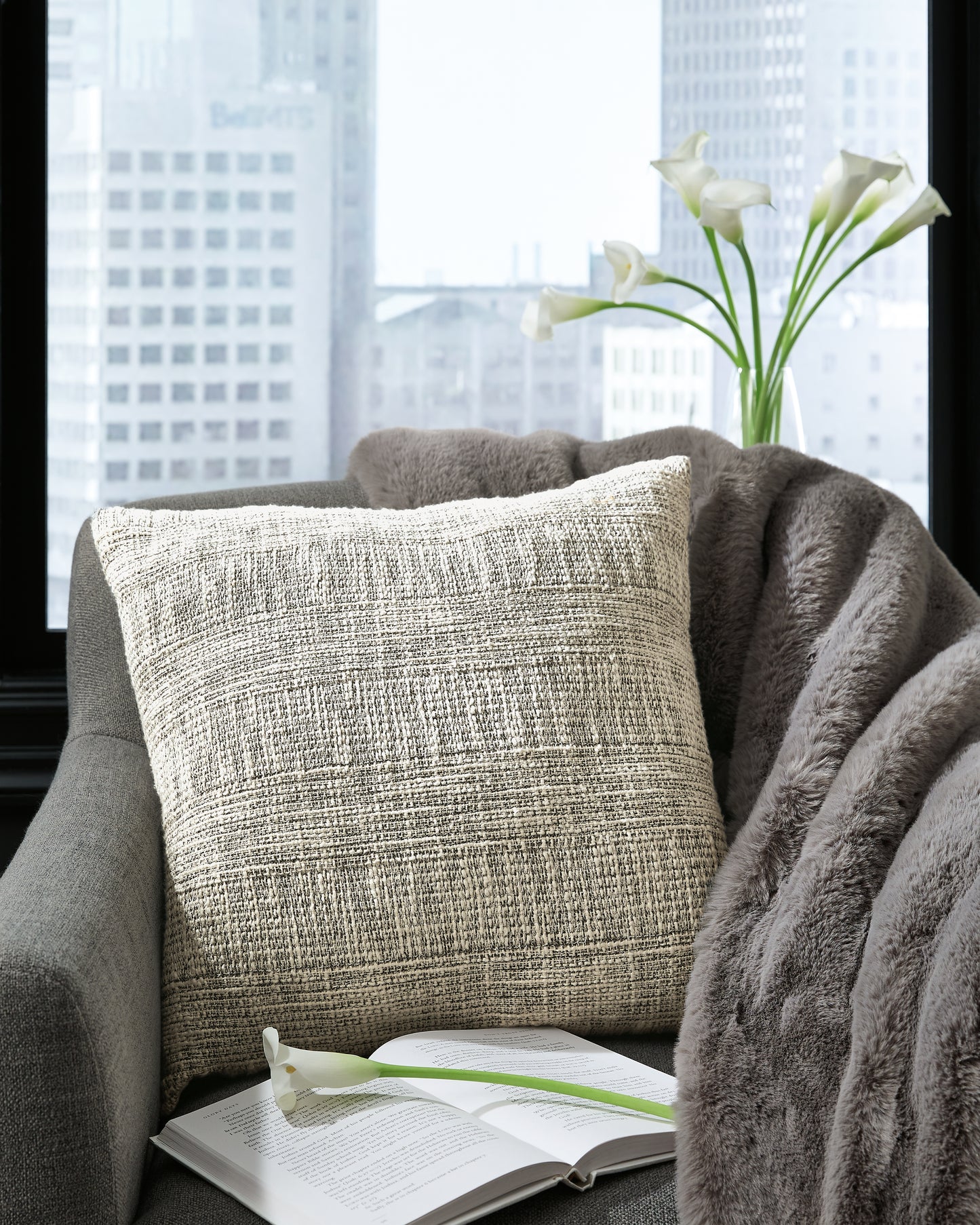 The Furniture Outlets - Ashley Furniture - Carddon Pillows - Pillow (4/CS) / Brown/White - A1000971