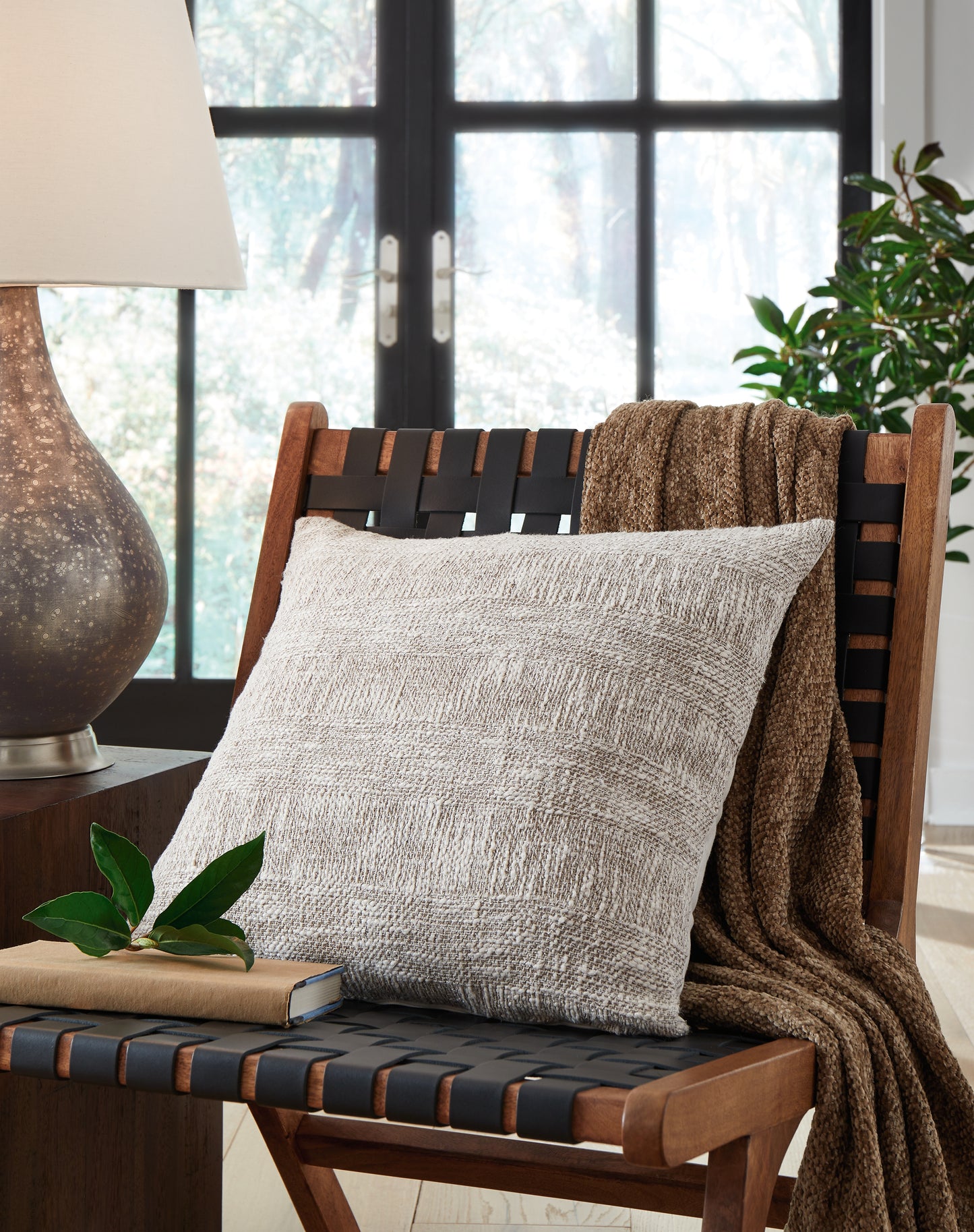 The Furniture Outlets - Ashley Furniture - Carddon Pillows - Pillow (4/CS) / Brown/White - A1000971