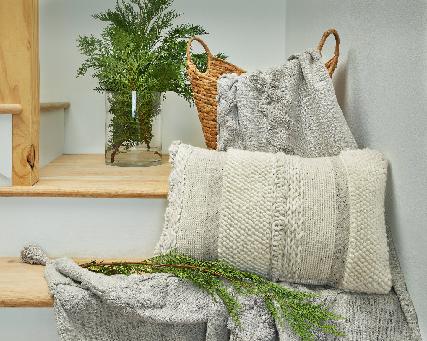 The Furniture Outlets - Ashley Furniture - Standon Pillows - Pillow / Gray/White - A1001005P