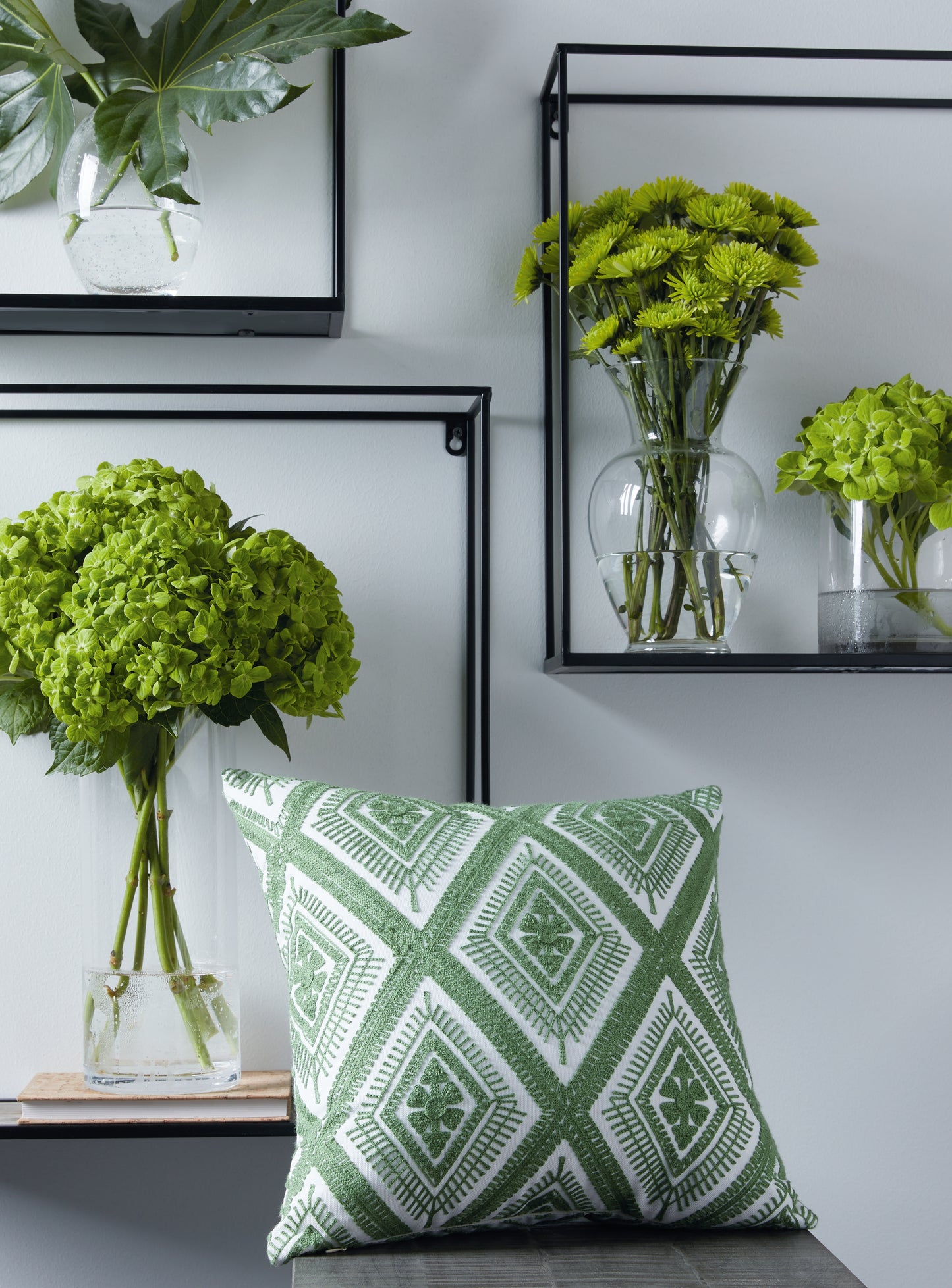 The Furniture Outlets - Ashley Furniture - Bellvale Pillows - Pillow (4/CS) / Green/White - A1001028