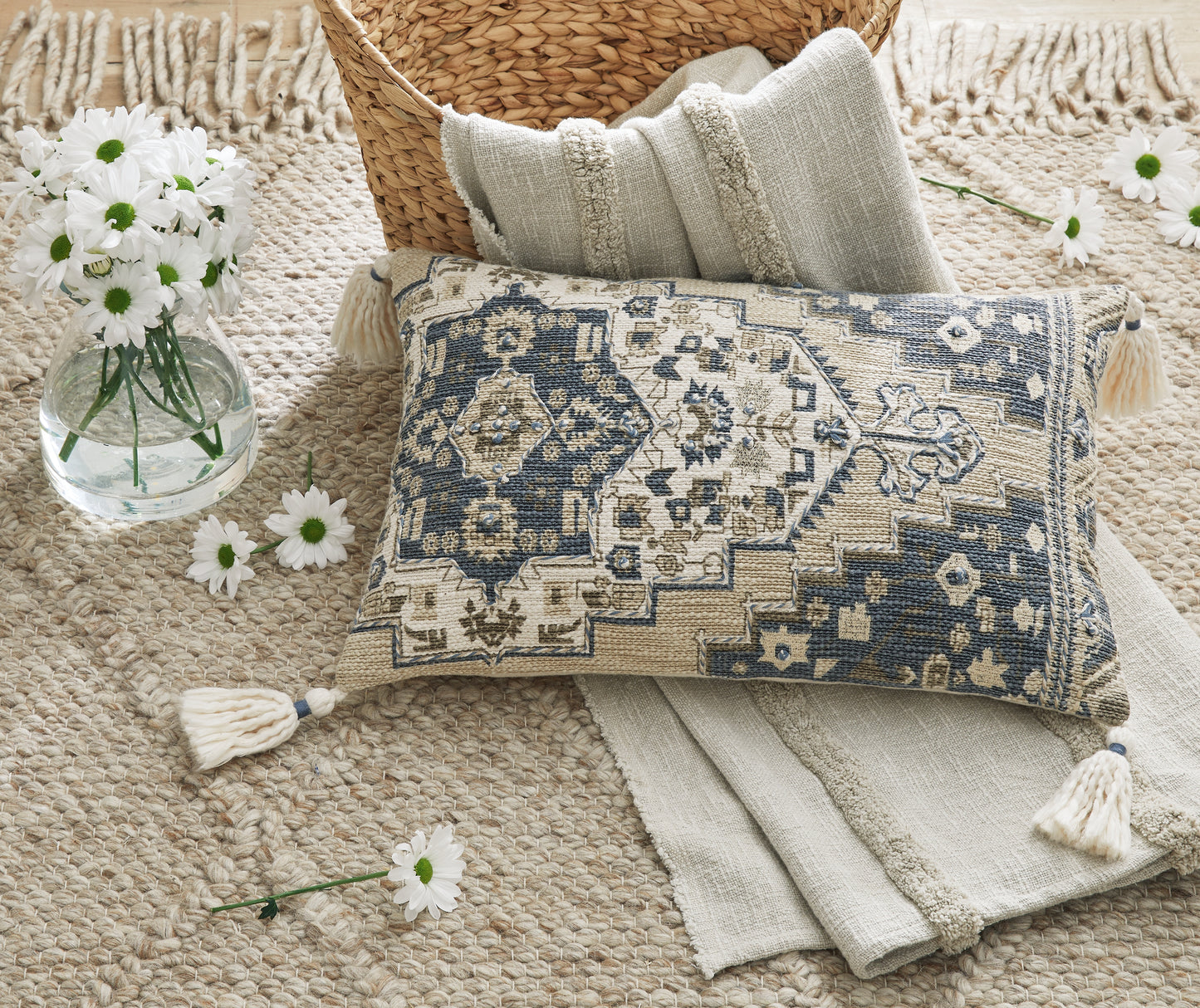 The Furniture Outlets - Ashley Furniture - Winbury Pillows - Pillow (4/CS) / Blue/Tan/White - A1001035