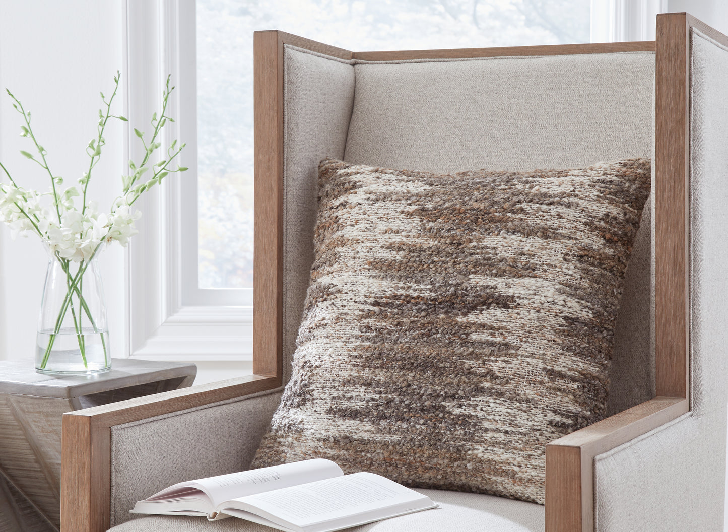 The Furniture Outlets - Ashley Furniture - Nealton Pillows - Pillow (4/CS) / Brown/White - A1001050