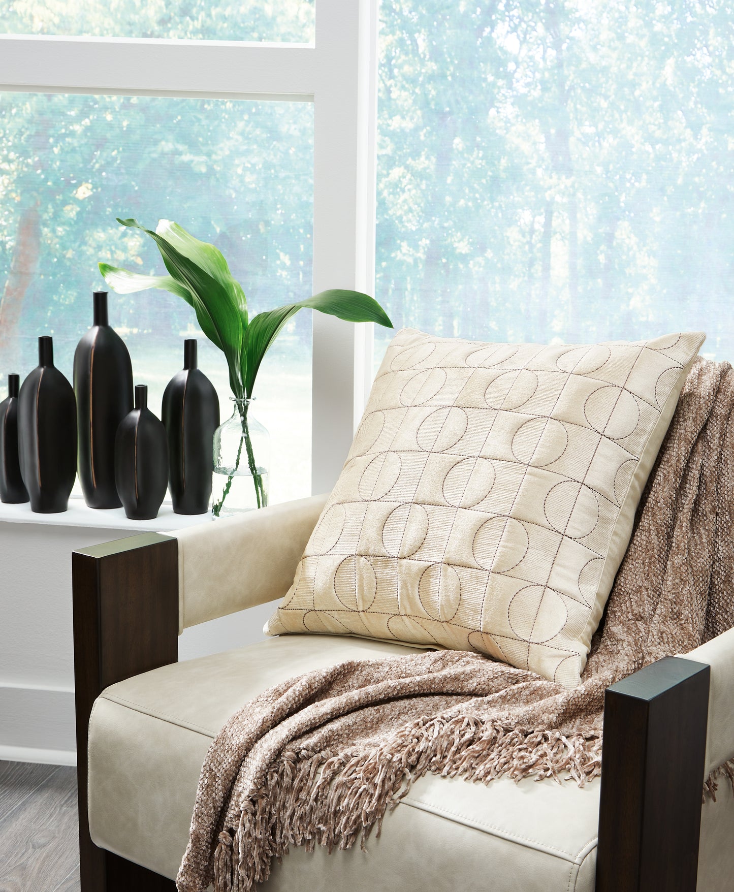 The Furniture Outlets - Ashley Furniture - Kydner Pillows - Pillow (4/CS) / Black/Silver - A1001108
