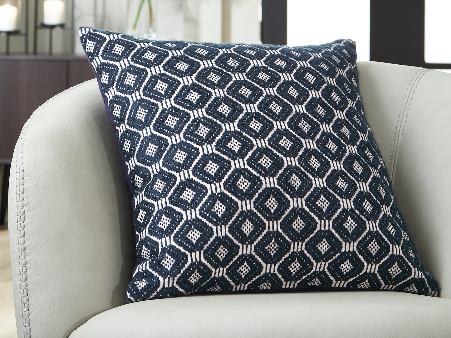 The Furniture Outlets - Ashley Furniture - Abra Pillows - Pillow (4/CS) / Black/Ivory - A1001109