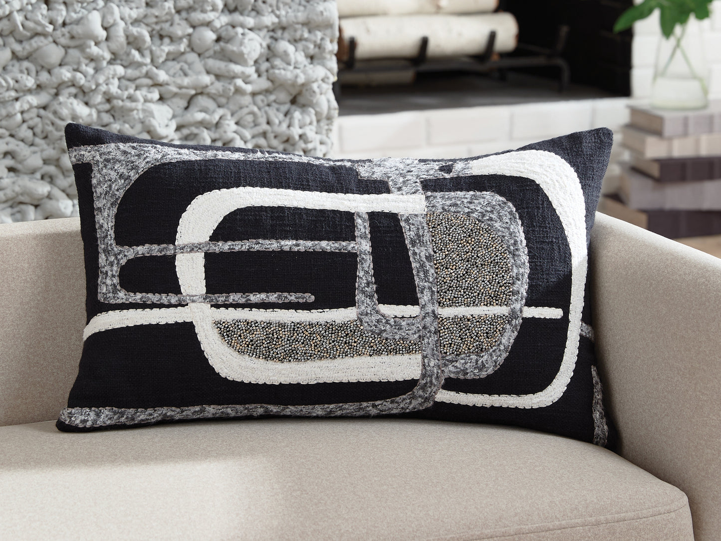 The Furniture Outlets - Ashley Furniture - Gavrileigh Pillows - Pillow (4/CS) / Black/Gray/Ivory - A1001113