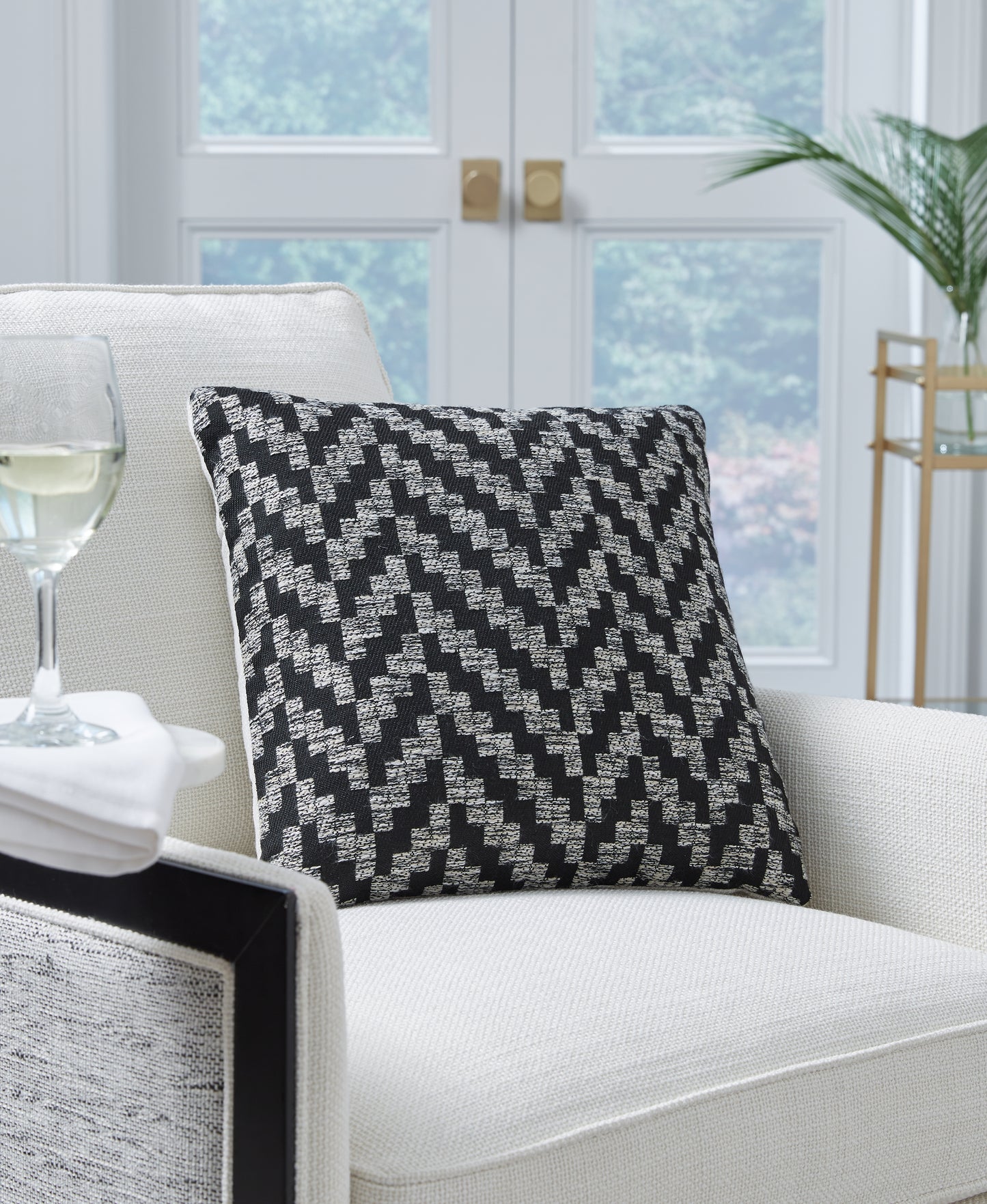 The Furniture Outlets - Ashley Furniture - Tenslock Next-Gen Nuvella Pillows - Pillow (4/CS) / Black/White - A1900011