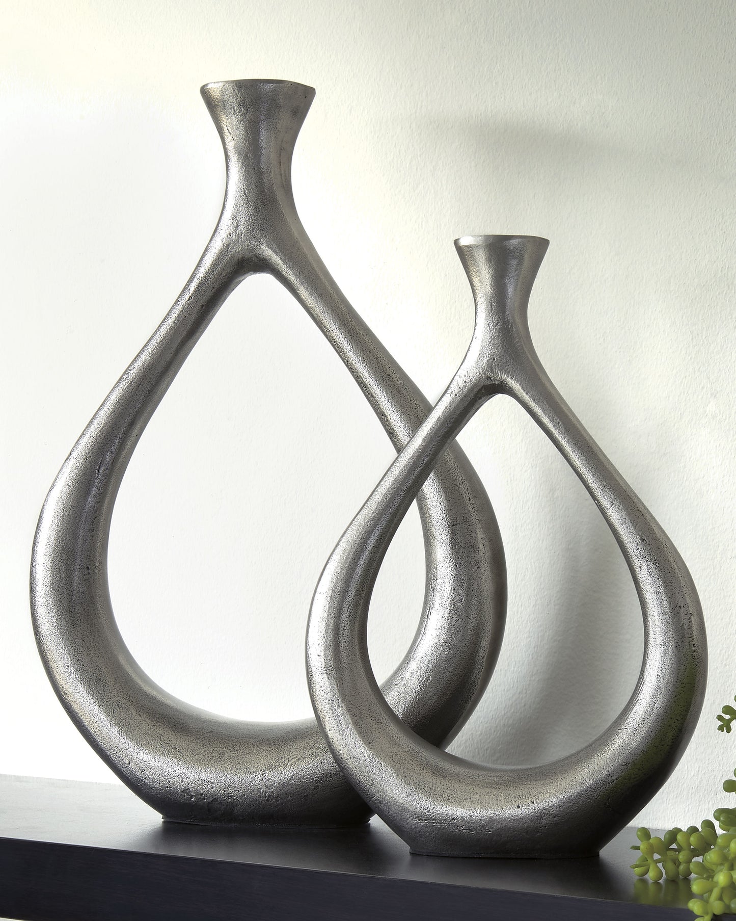The Furniture Outlets - Ashley Furniture - Dimaia Vase - Vase (Set of 2) (2/CS) / Antique Silver Finish - A2000348