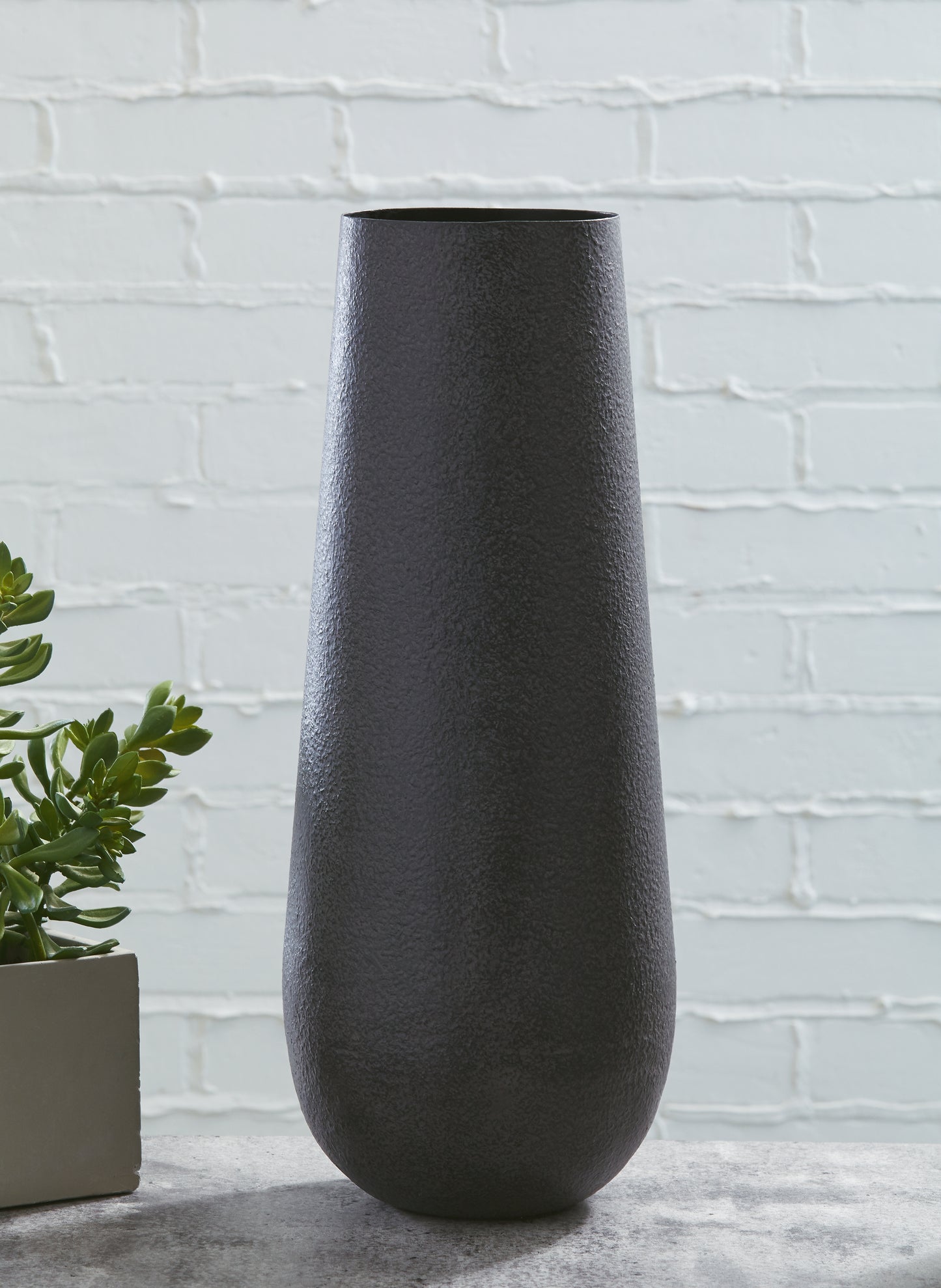 The Furniture Outlets - Ashley Furniture - Fynn Vase - Vase / Antique Brown - A2000516