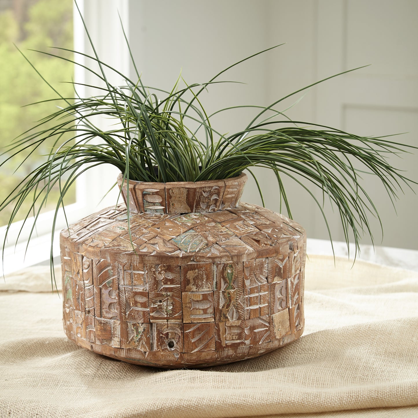 The Furniture Outlets - Ashley Furniture - Meltland Vase - Vase / Natural/Black - A2000557