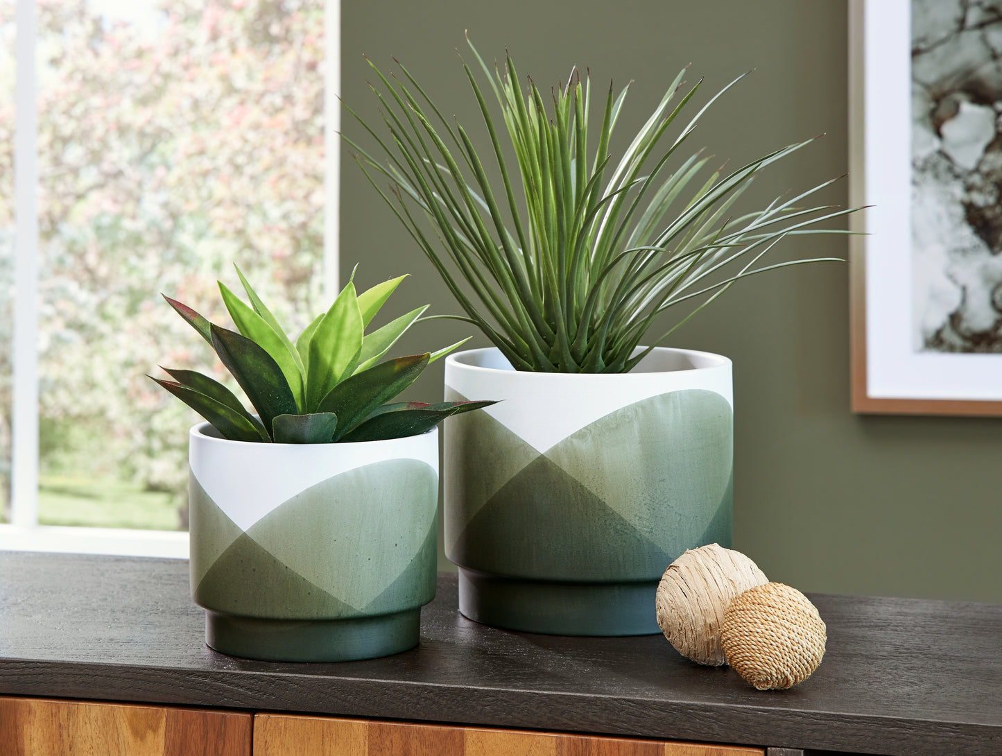 The Furniture Outlets - Ashley Furniture - Ardenridge Planter (Set of 2) - Planter Set (Set of 2) / Green/White - A2000579