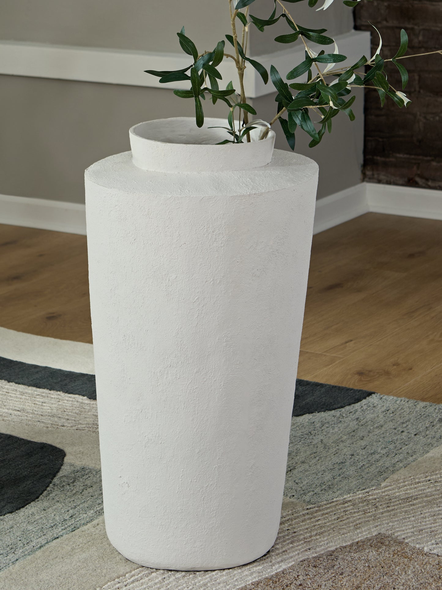 The Furniture Outlets - Ashley Furniture - Flurinworth Vase - Vase / Cream - A2000768
