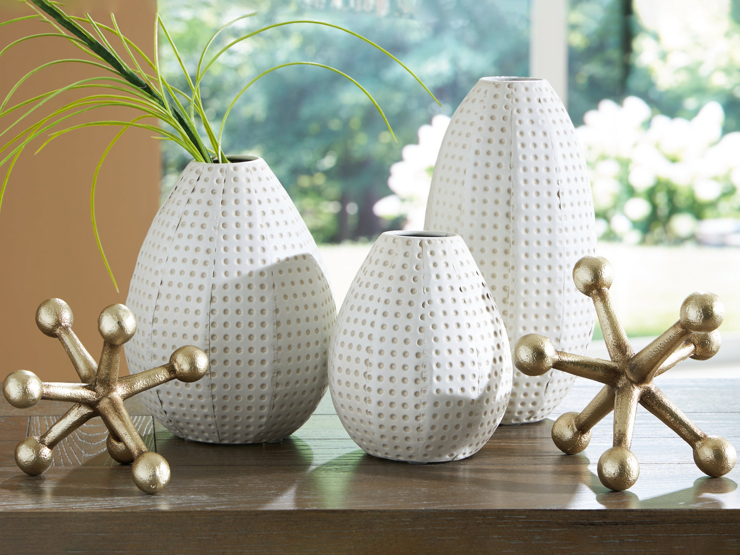The Furniture Outlets - Ashley Furniture - Azerton Accessory Set (Set of 5) - Accessory Set (5/CN) / White/Gold Finish - A2C00209
