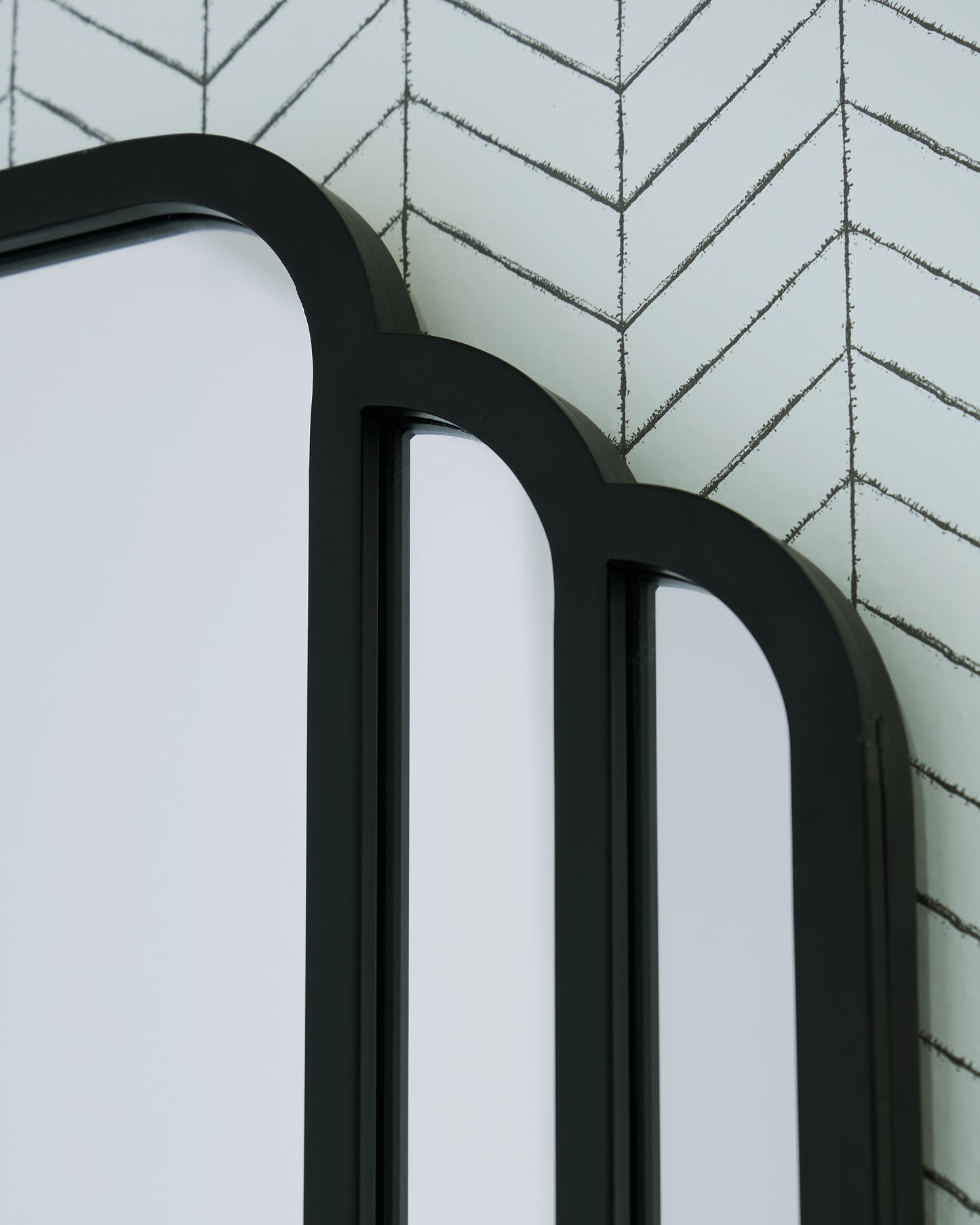 Antigone Mirror