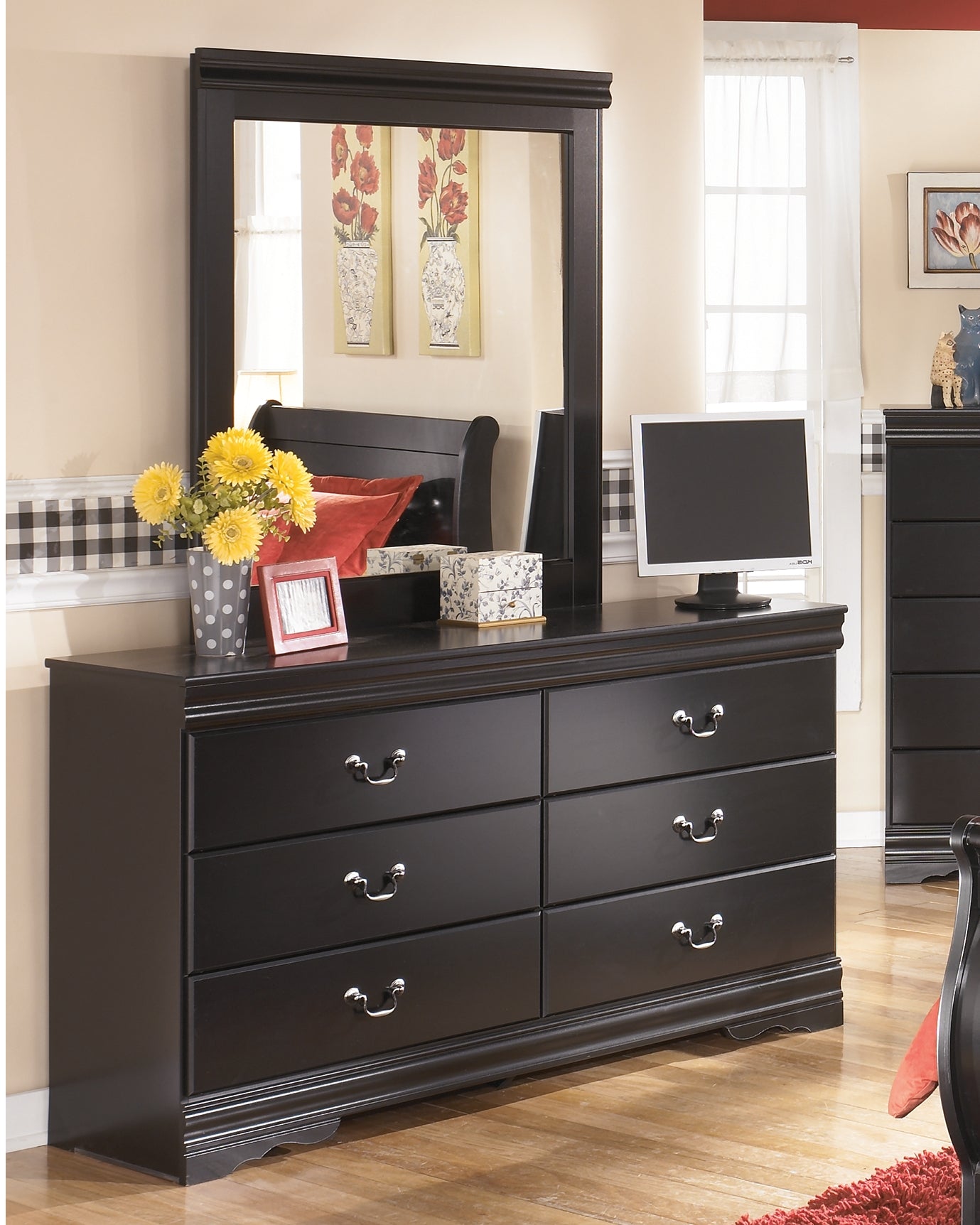 The Furniture Outlets - Ashley Furniture - Huey Vineyard Bedroom - Dresser and Mirror / Black - B128B1