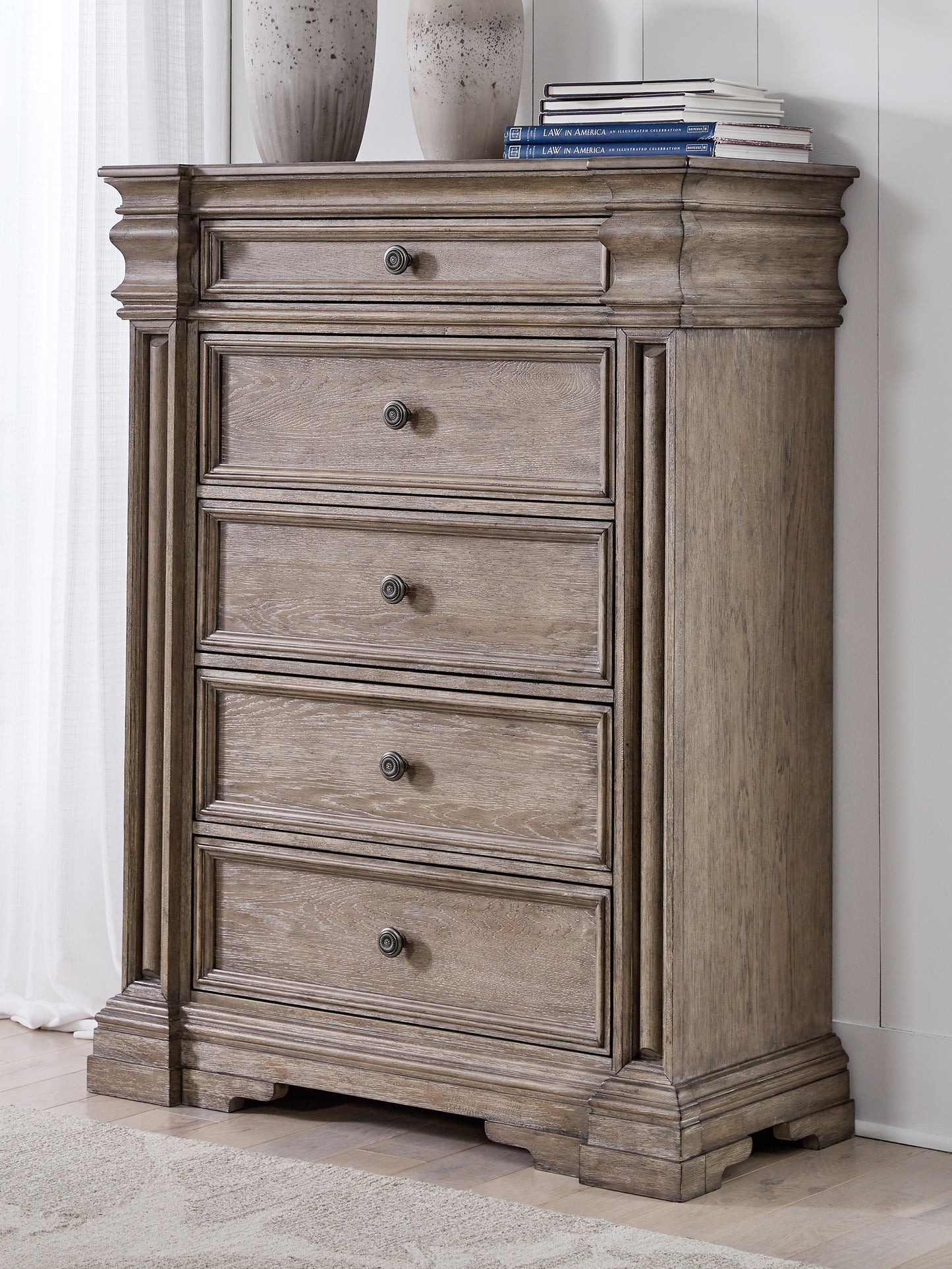 The Furniture Outlets - Ashley Furniture - Blairhurst Bedroom - Five Drawer Chest / Light Grayish Brown - B916-46
