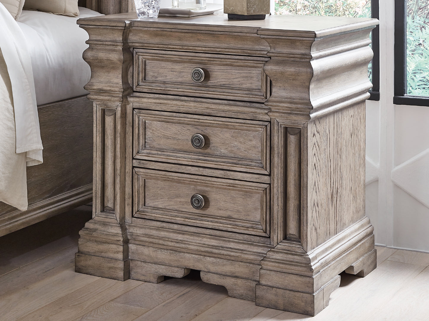 The Furniture Outlets - Ashley Furniture - Blairhurst Bedroom - Three Drawer Night Stand / Light Grayish Brown - B916-93