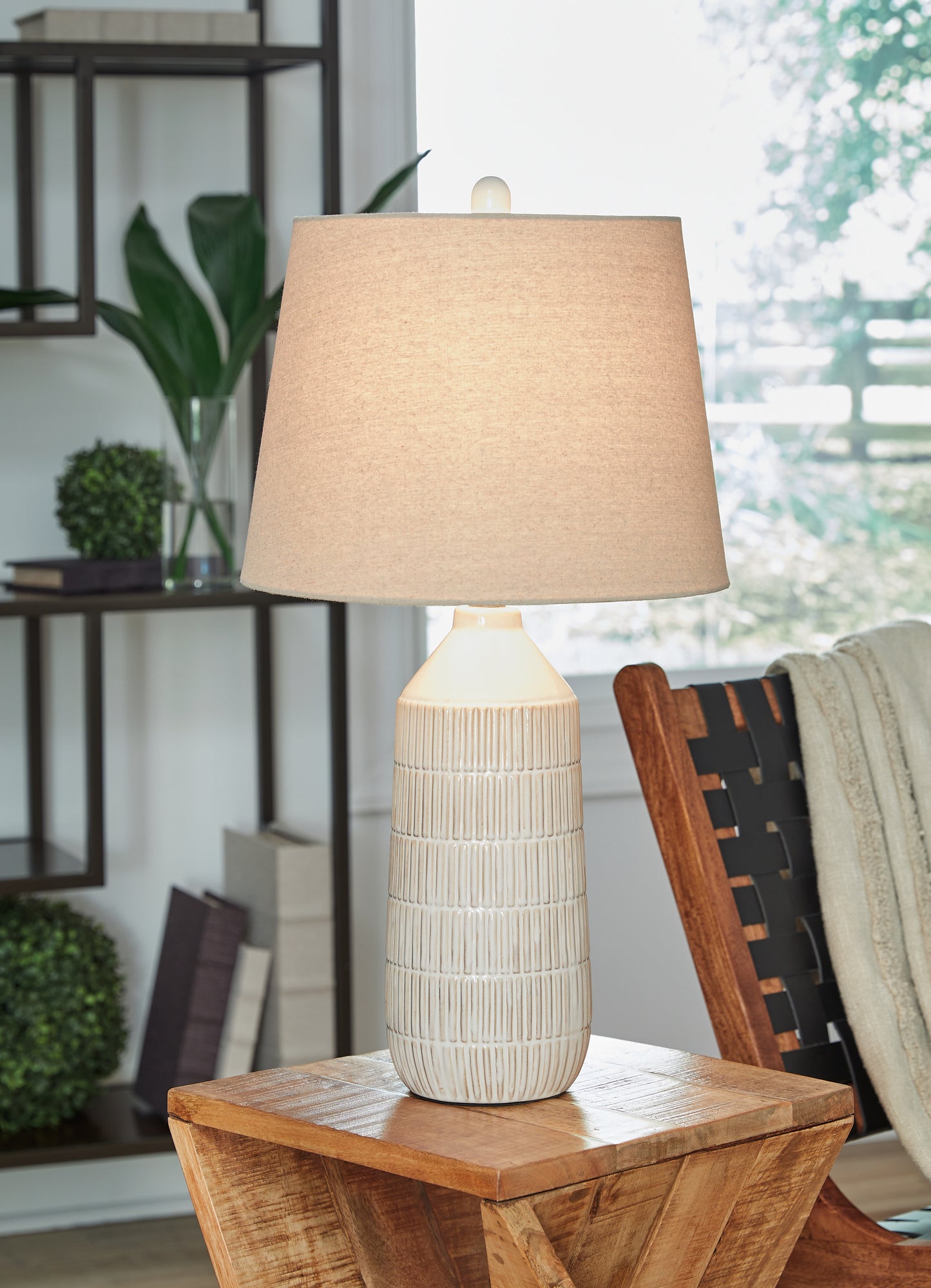 The Furniture Outlets - Ashley Furniture - Willport Lighting - Ceramic Table Lamp (Set of 2) / Off White - L177994