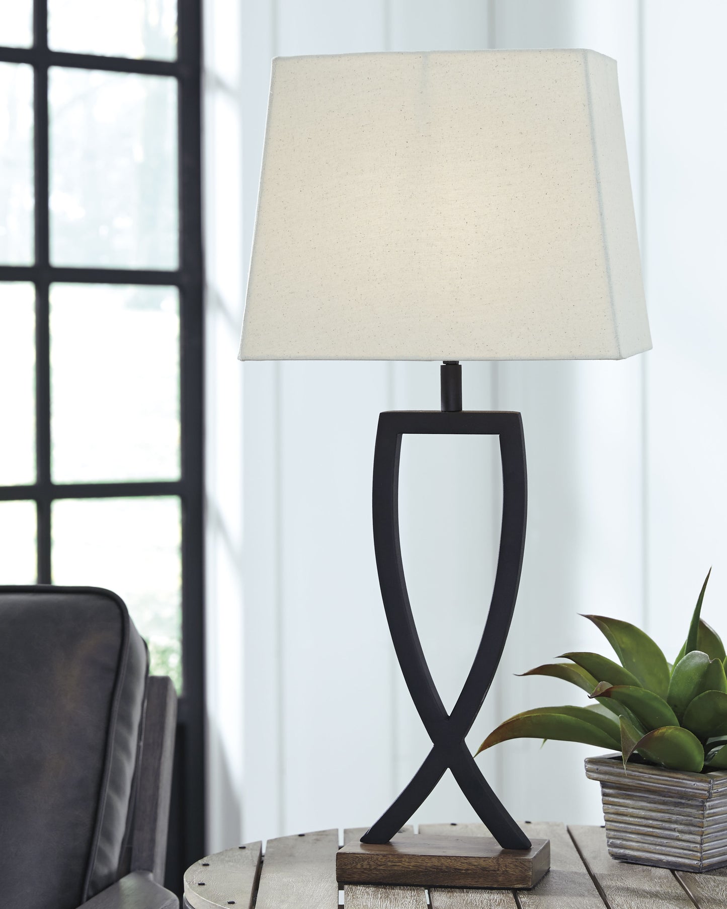 The Furniture Outlets - Ashley Furniture - Makara Lighting - Metal Table Lamp (Set of 2) / Black/Brown - L204174