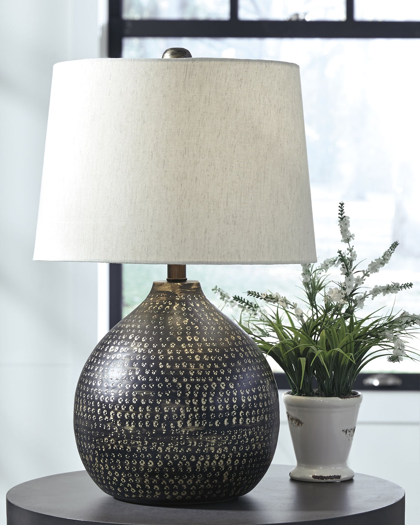 The Furniture Outlets - Ashley Furniture - Maire Lighting - Table Lamp (Set of 2) / Black/Gold Finish - L207294X2