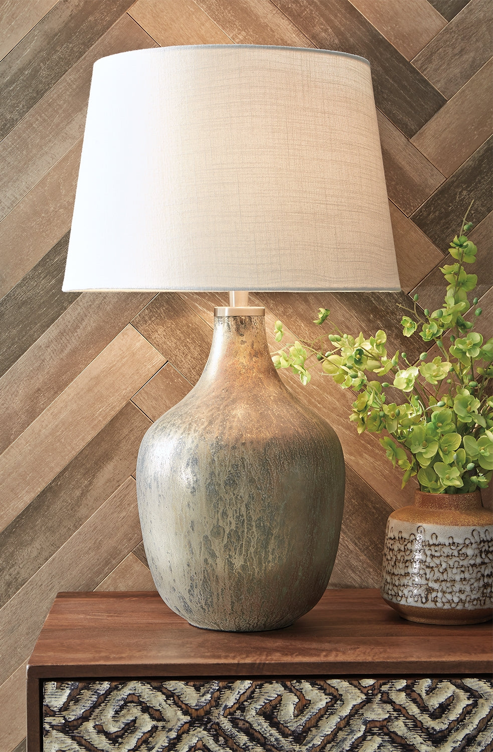 The Furniture Outlets - Ashley Furniture - Mari Lighting - Table Lamp (Set of 2) / Gray/Gold Finish - L430664X2