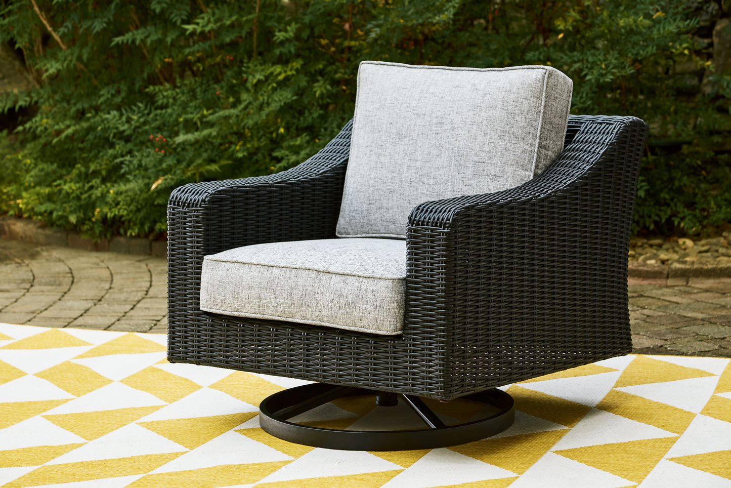 The Furniture Outlets - Ashley Furniture - Beachcroft Outdoor - Swivel Lounge Chair (1/CN) / Black/Light Gray - P792-821