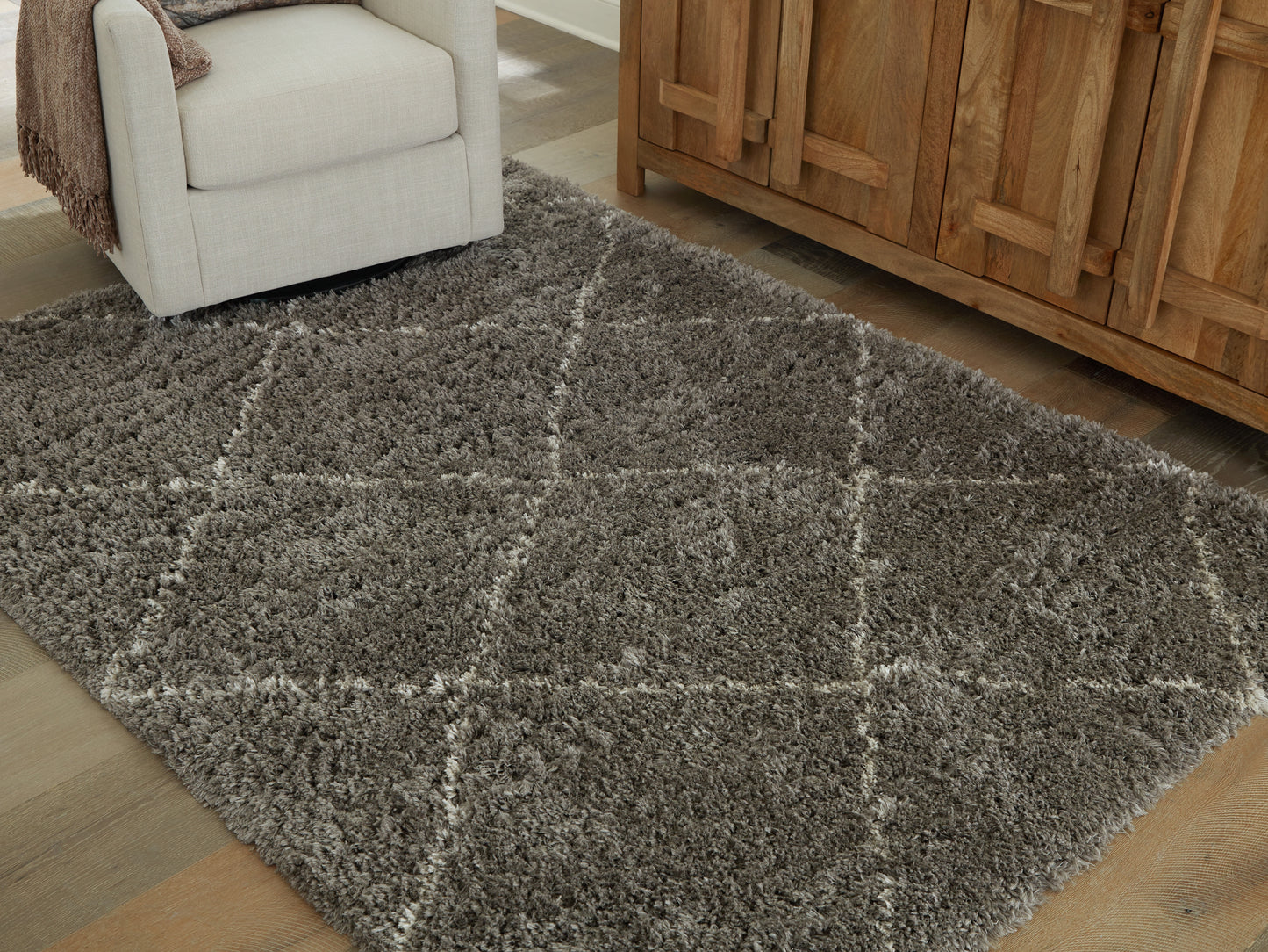 The Furniture Outlets - Ashley Furniture - Wrenlow Rug - 5' x 7' Rug / Gray/Cream - R407222