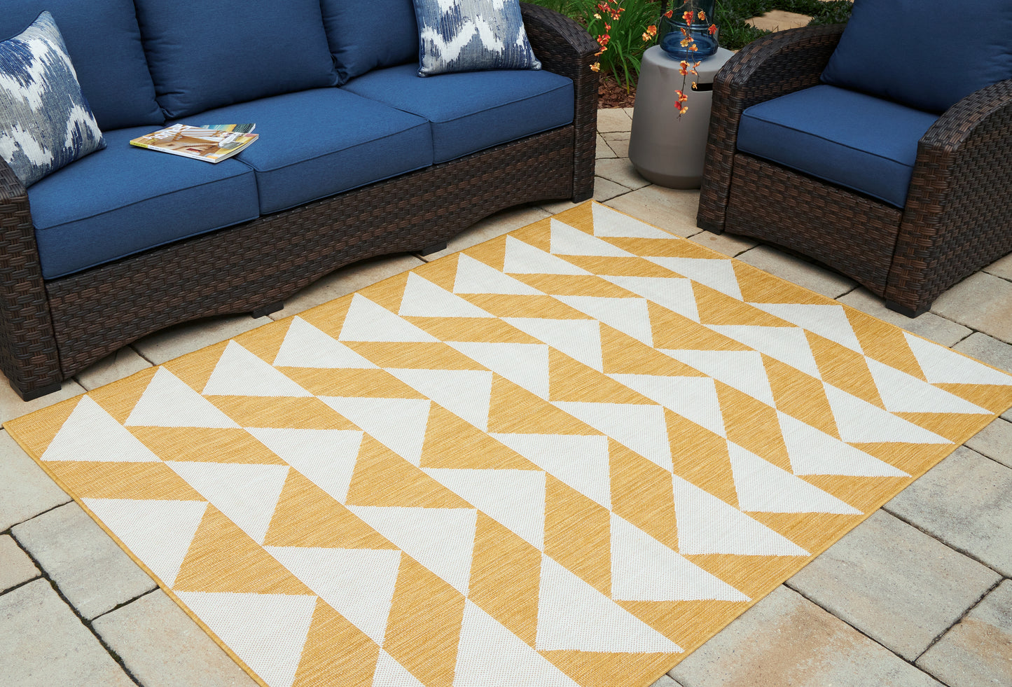 The Furniture Outlets - Ashley Furniture - Thomley Rug - 5' x 7' Rug / Ivory/Yellow - R900062