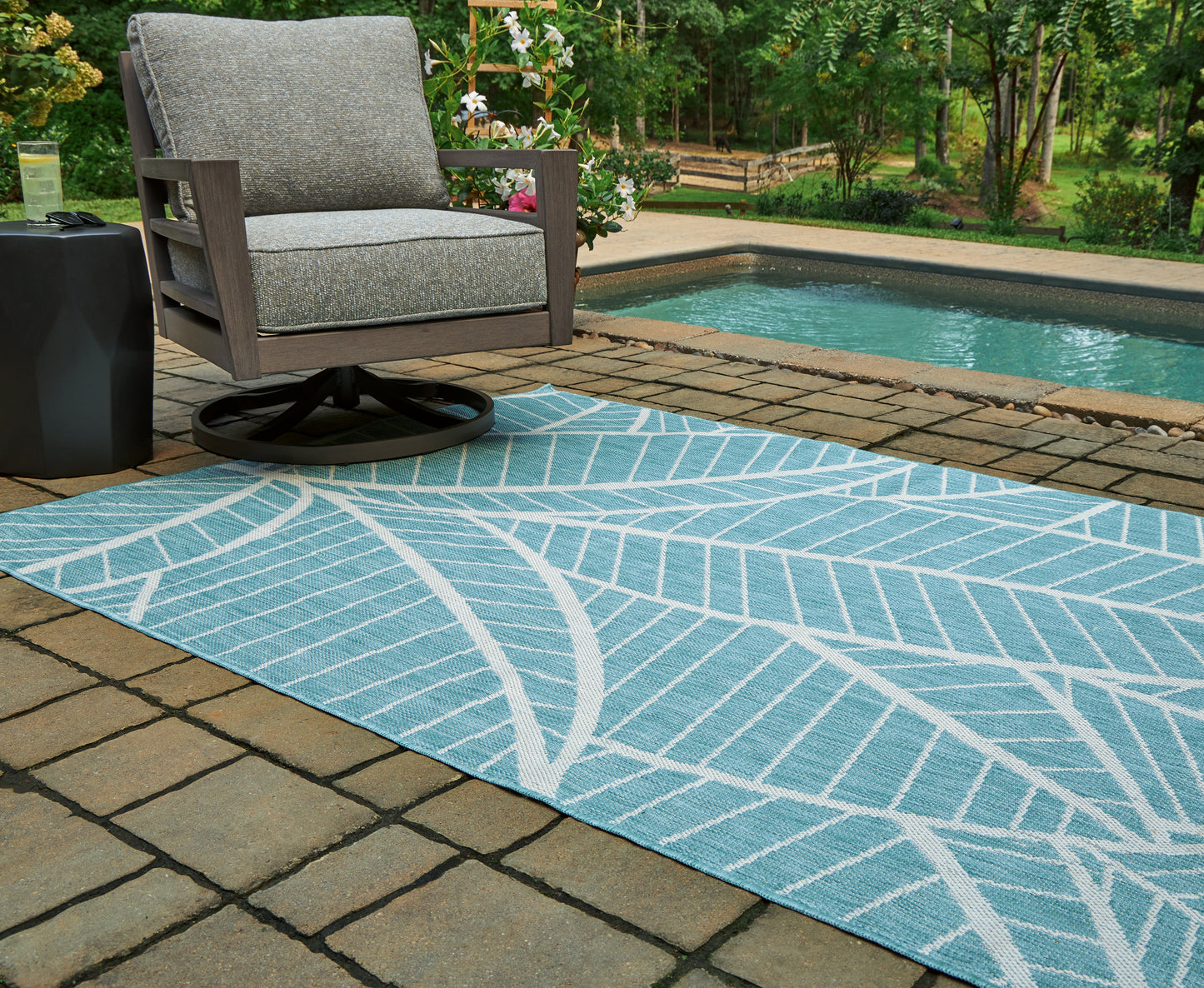 The Furniture Outlets - Ashley Furniture - Hulsia Rug - 5' x 7' Rug / Ivory/Aqua - R900122