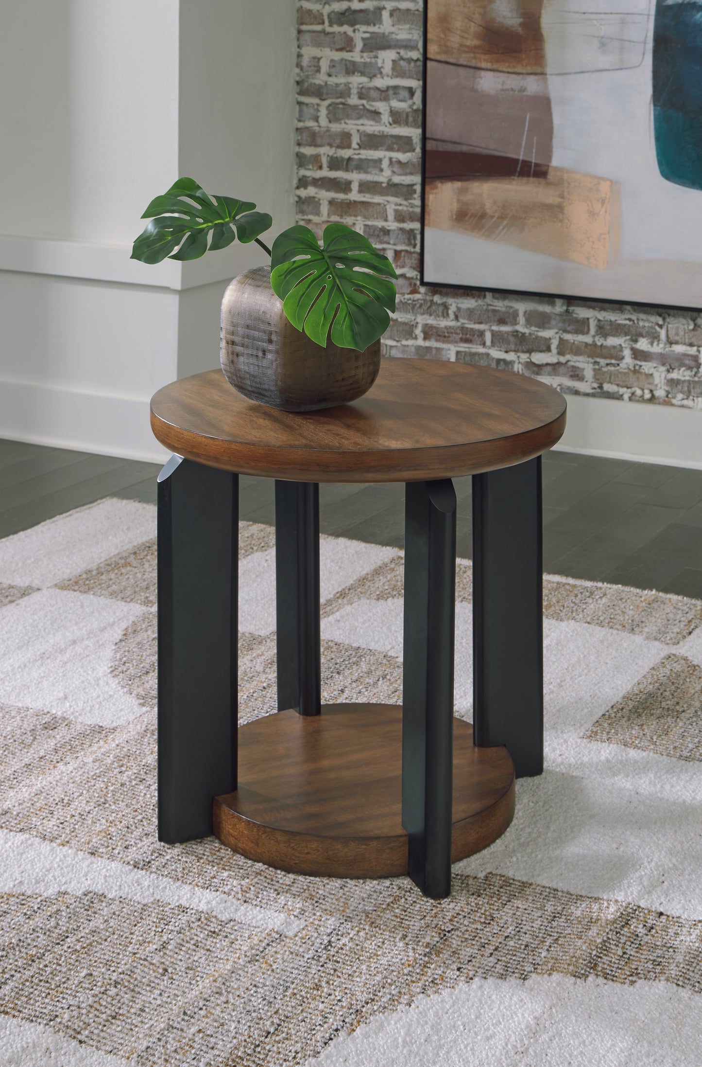 The Furniture Outlets - Ashley Furniture - Kraeburn End Table - Round End Table / Brown/Black - T624-6