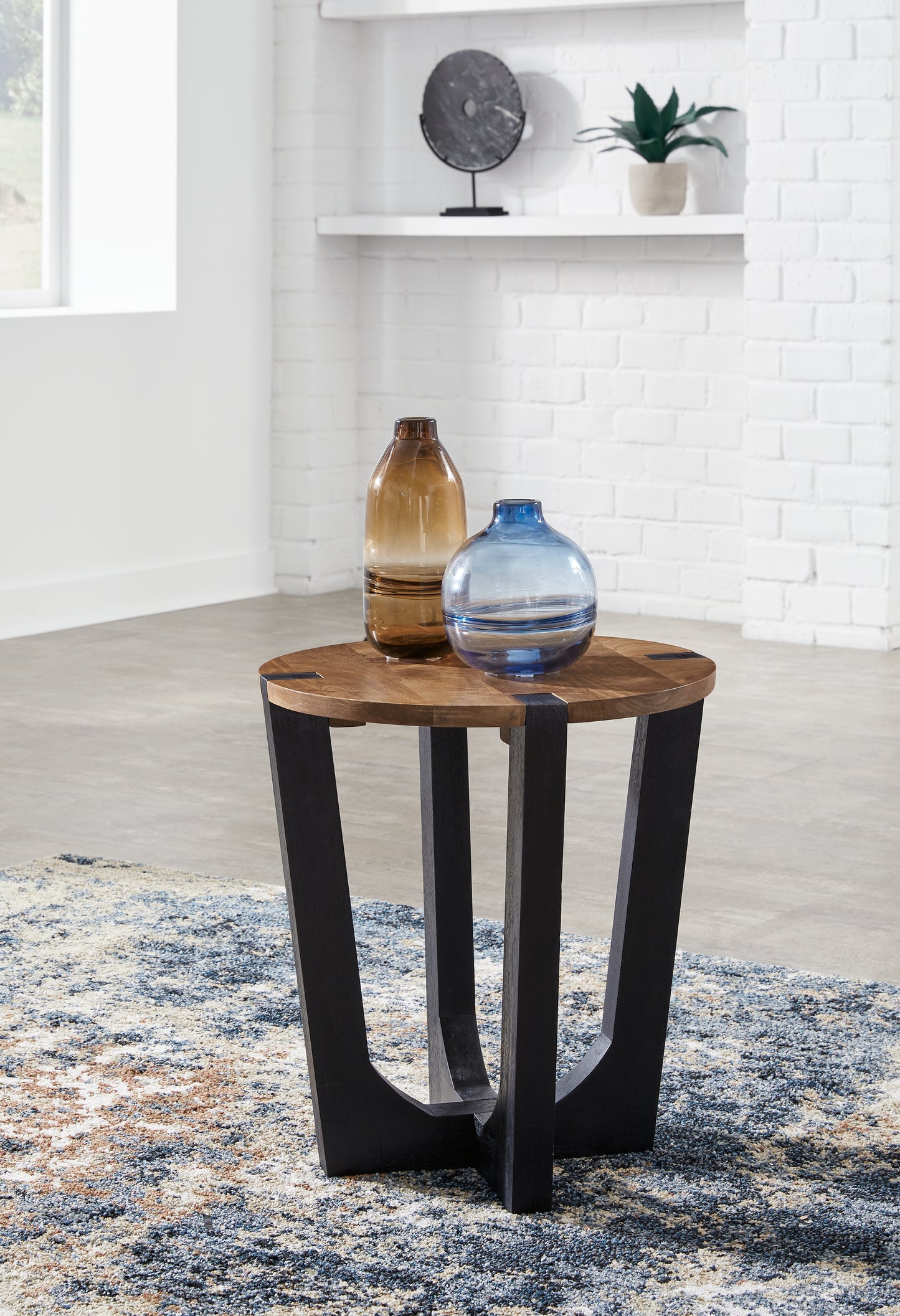 The Furniture Outlets - Ashley Furniture - Hanneforth End Table - Round End Table / Brown/Black - T726-6