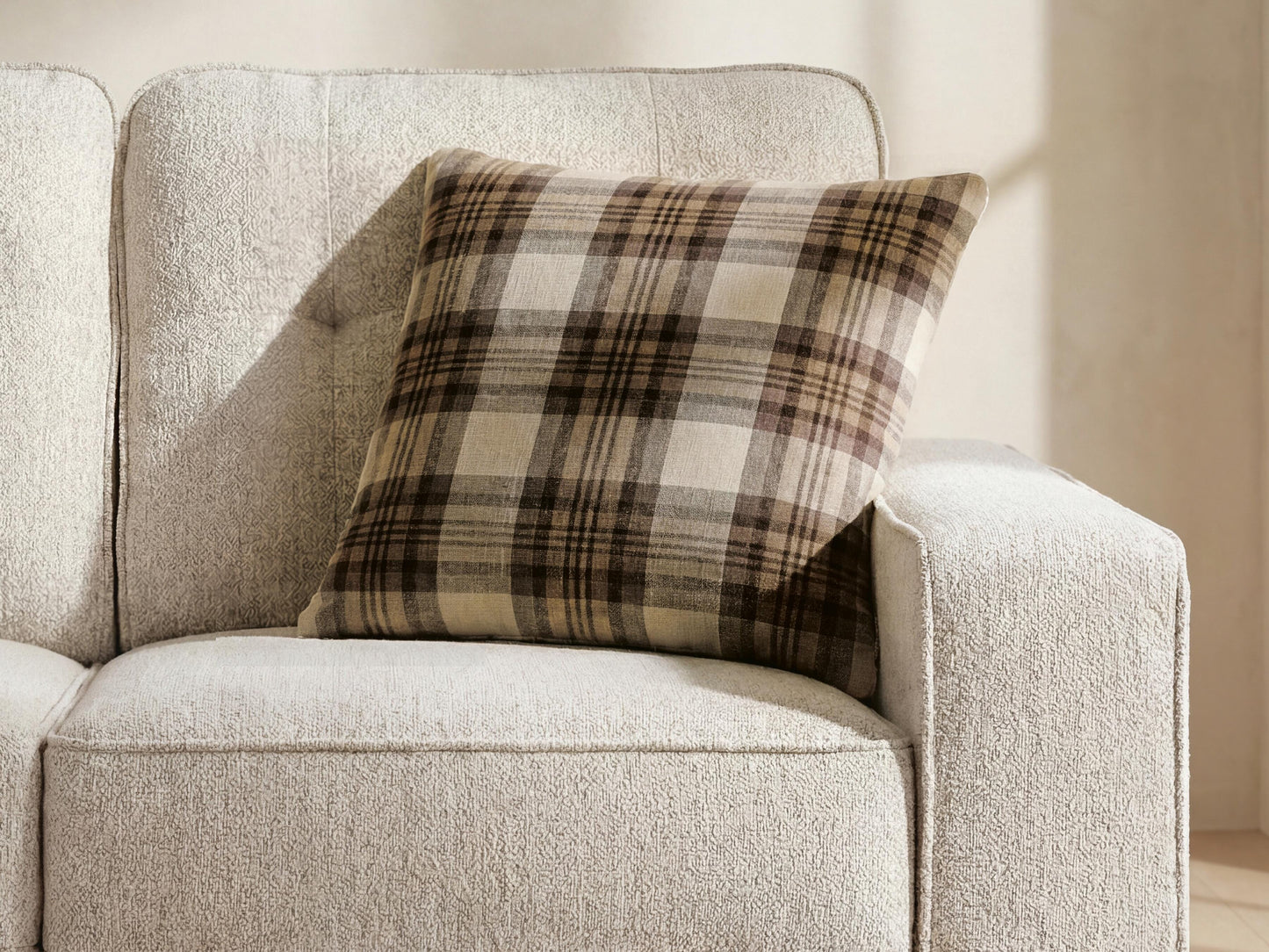 The Furniture Outlets - Ashley Furniture - Varnburg Pillows - Pillow (4/CS) - A1001182