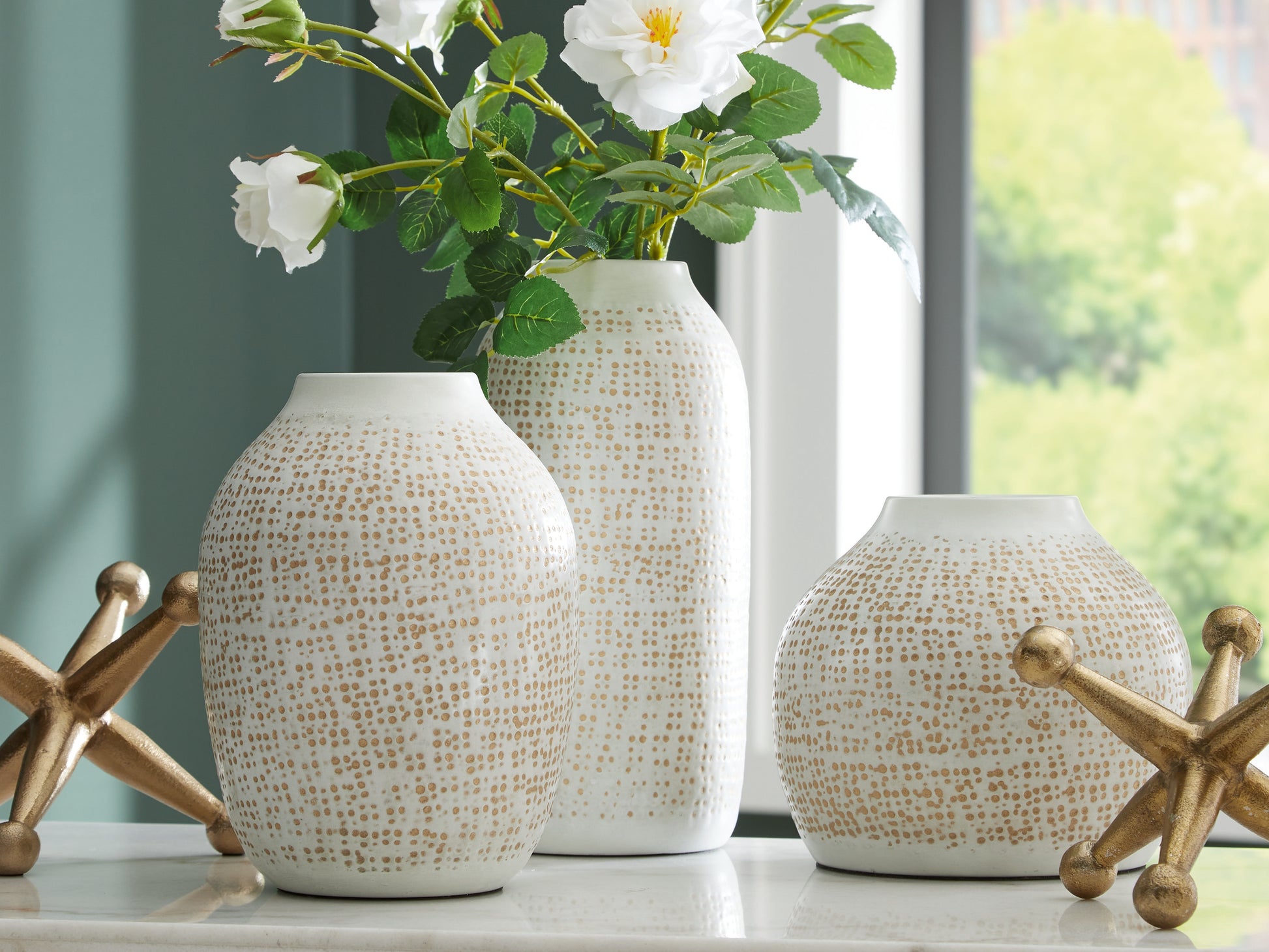 The Furniture Outlets - Ashley Furniture - Vinburn Accessory Set (Set of 5) - Accessory Set (5/CN) / White/Gold Finish - A2C00213